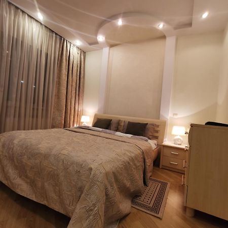 Big Apartment In Rivne Center Ngoại thất bức ảnh