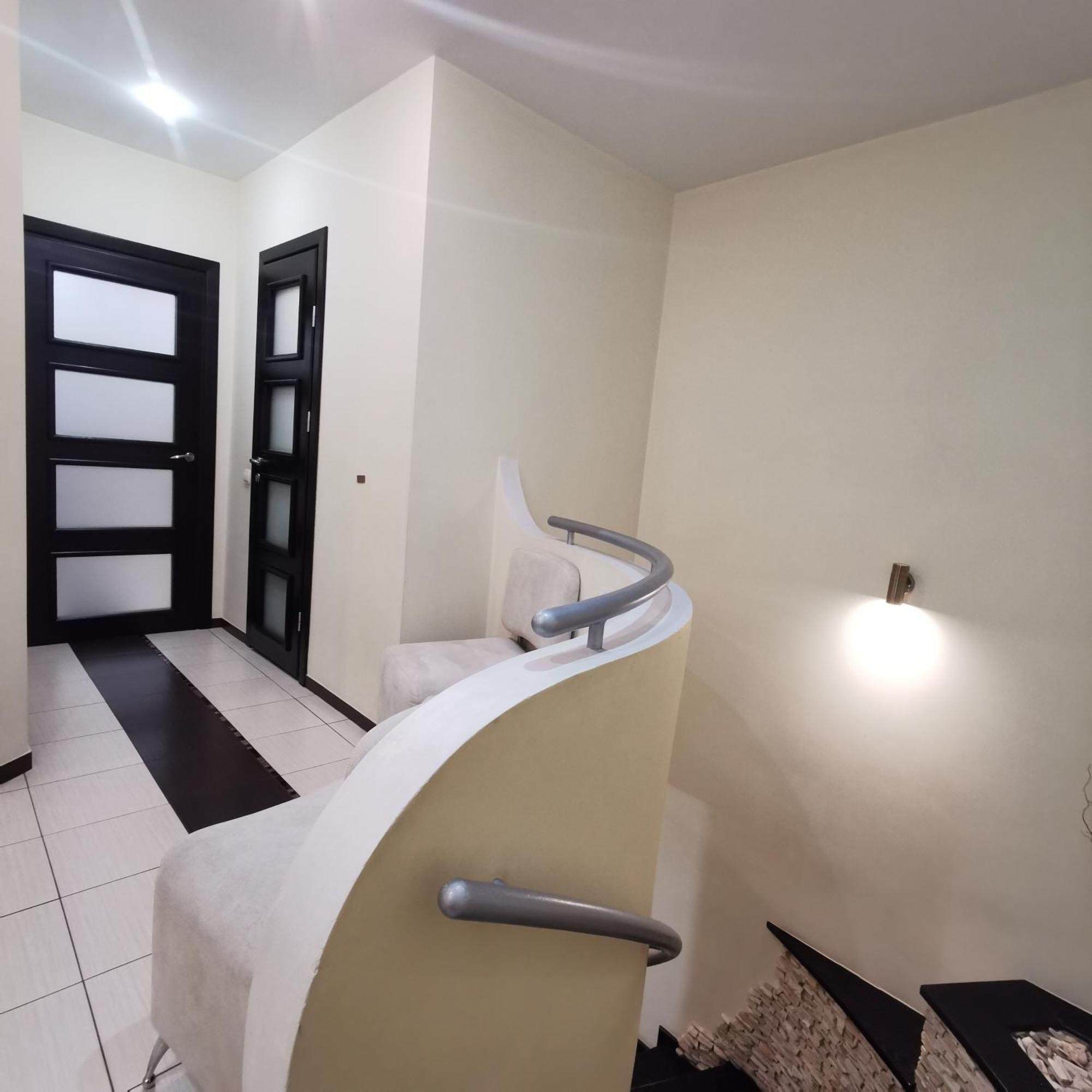 Big Apartment In Rivne Center Ngoại thất bức ảnh