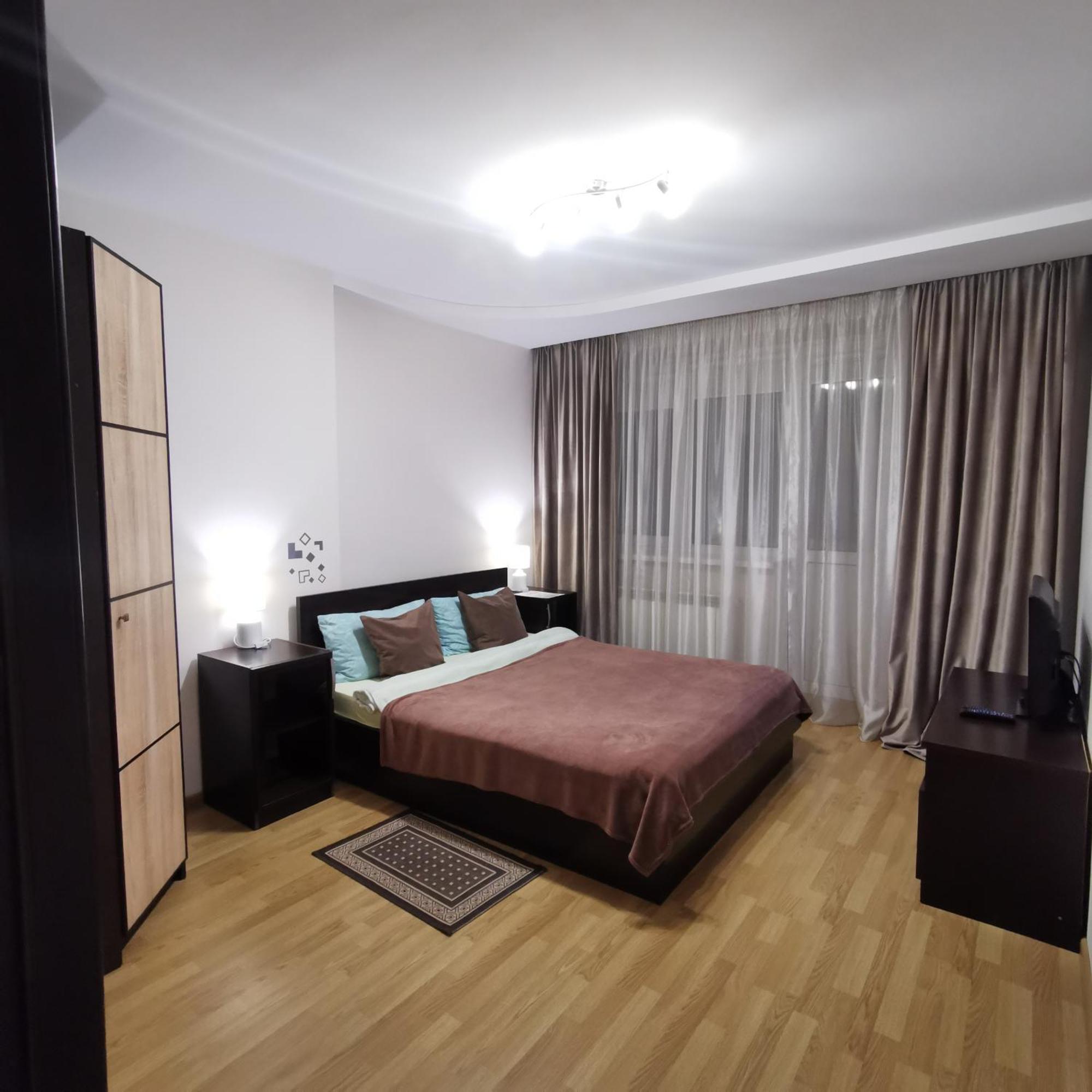 Big Apartment In Rivne Center Ngoại thất bức ảnh